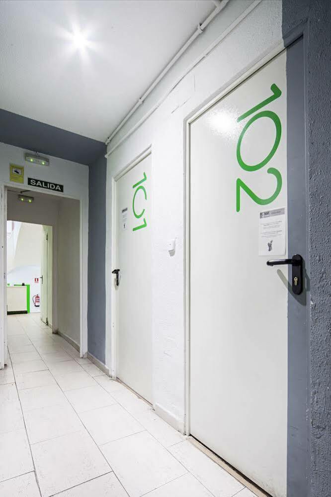 Euromadrid Hostel Екстериор снимка